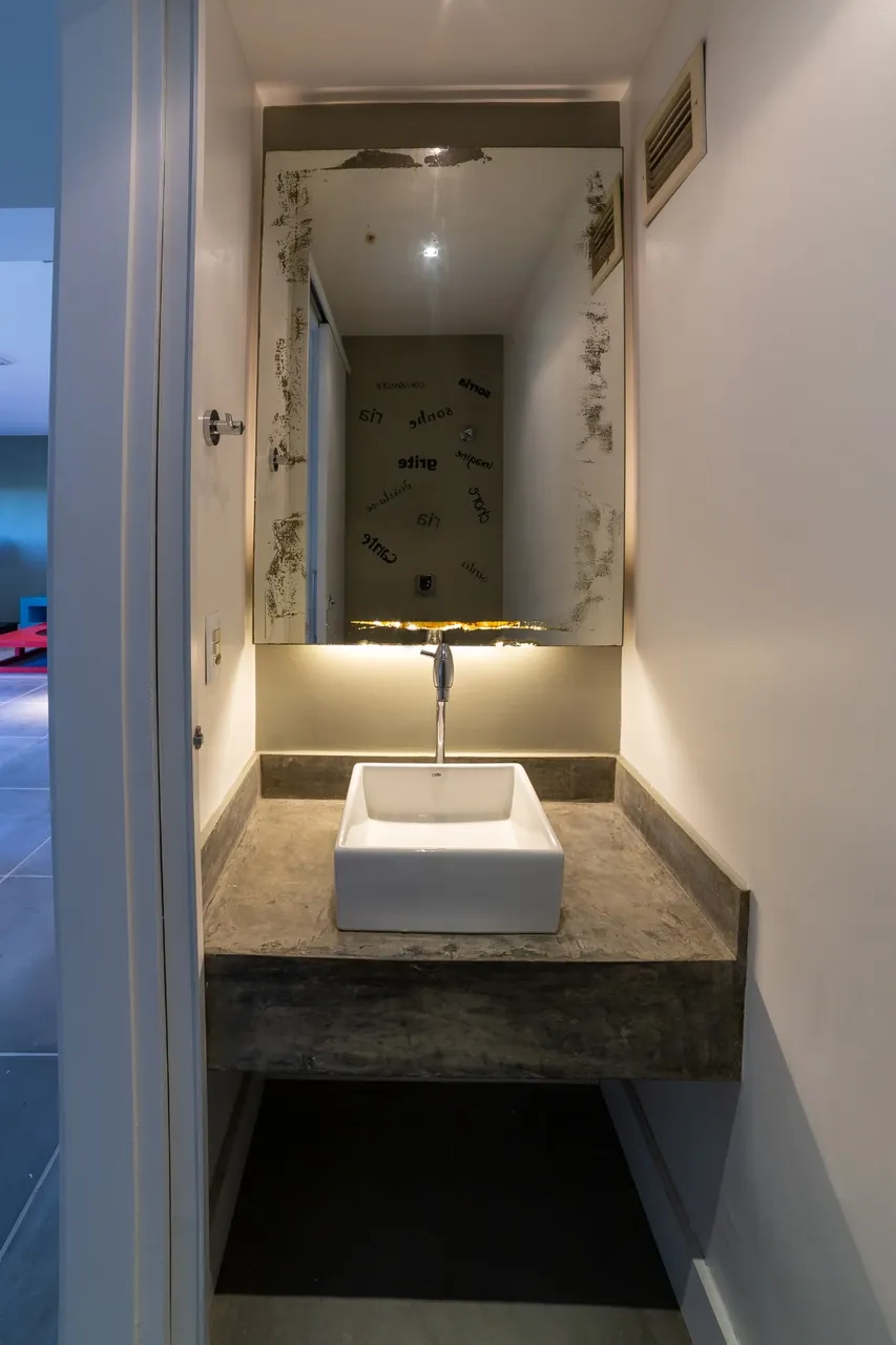 Unfurnished apartment with open-plan kitchen and 4 bedrooms — photo 15