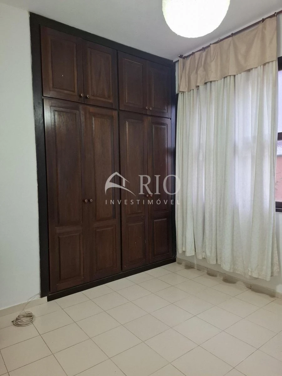 Unfurnished house with 4 bedrooms and 6 bathrooms, 945 m² — photo 34