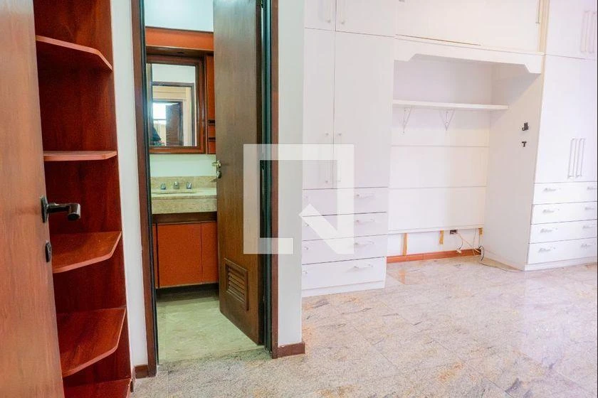 Home office in a 4-bedroom apartment, 174 m² — photo 21