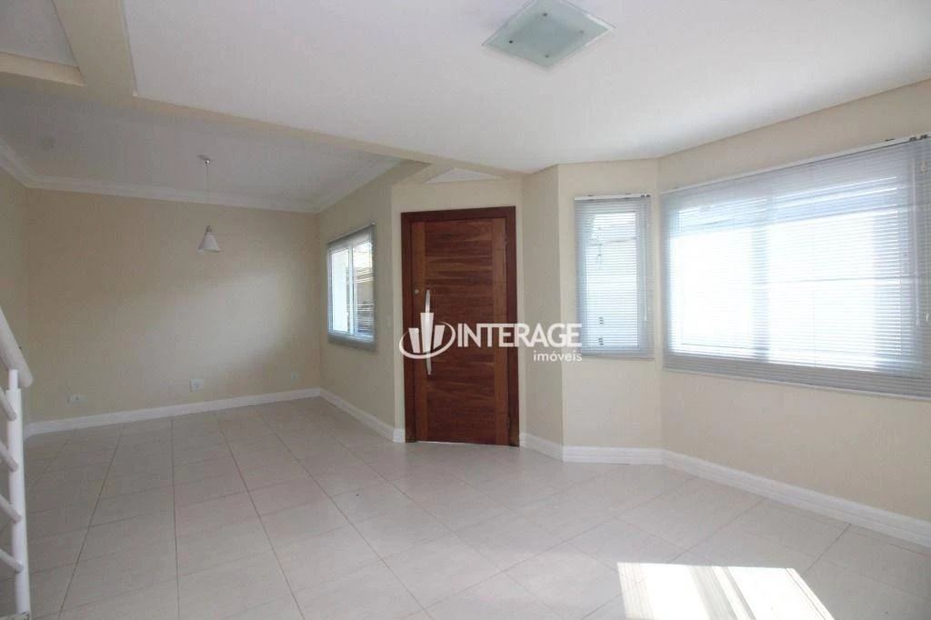Balcony with a grill in a 3-bedroom house, 150 m² — photo 26