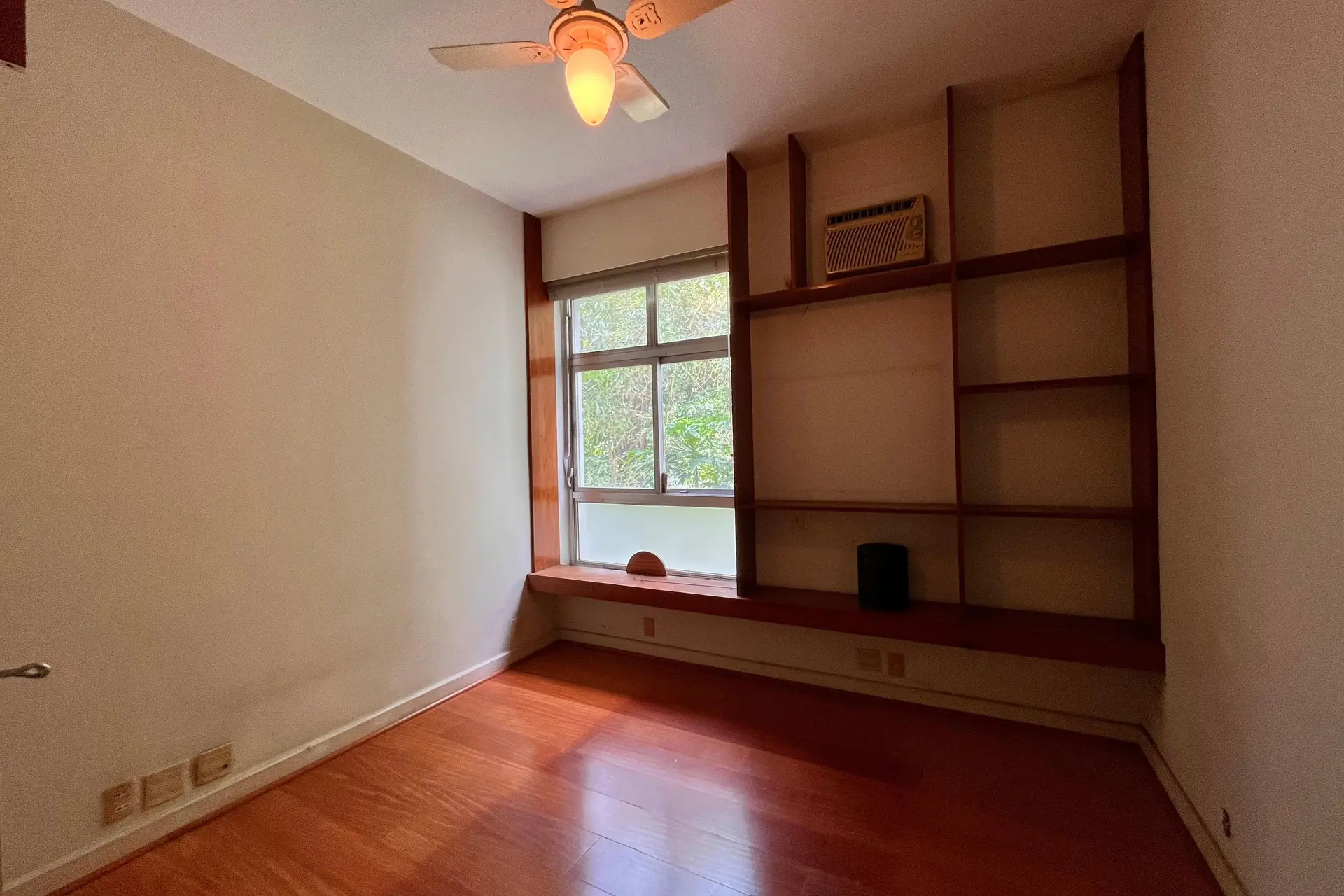 3-bedroom apartment with a water view — photo 3