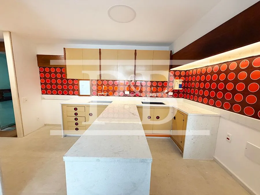 310 m² apartment with floor-to-ceiling windows and a bathtub — photo 44