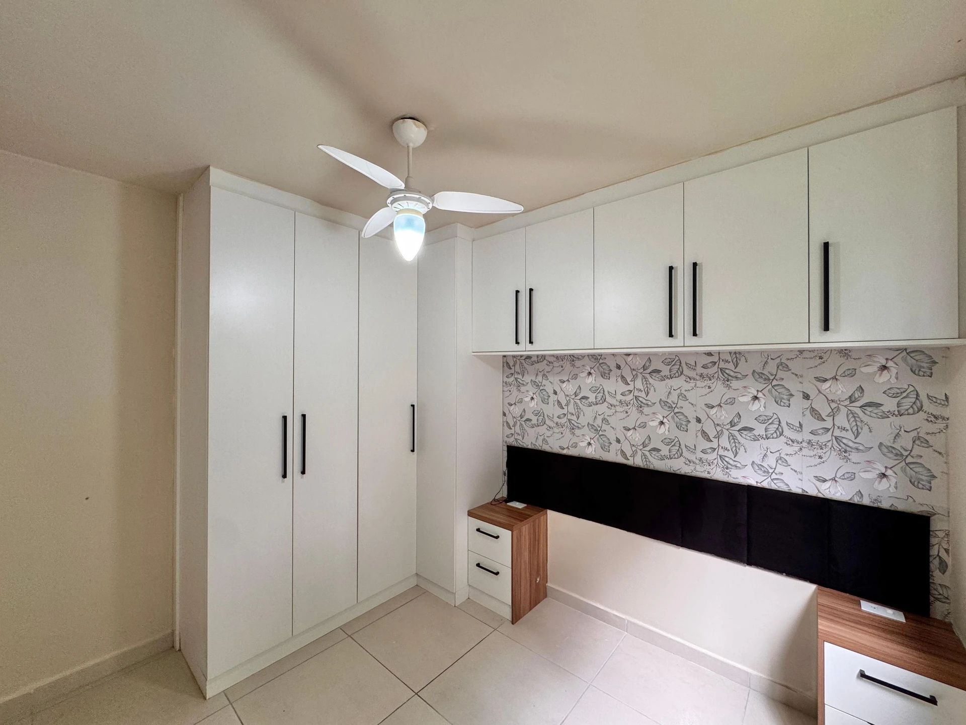 Apartamento de 2 quartos em condomínio com piscina — photo 2