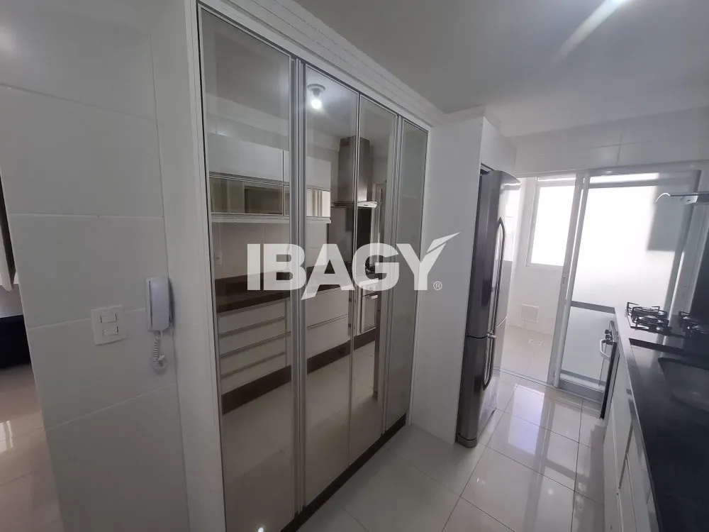 Apartamento mobiliado com 3 dormitórios e sacada envidraçada — photo 10
