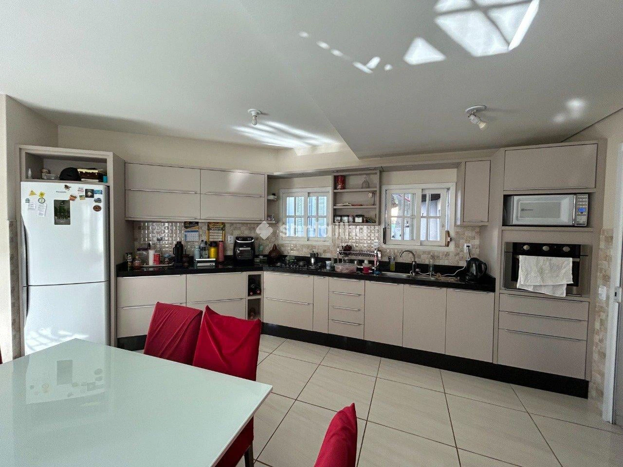 Casa de 300 m² con bañera y balcón gourmet