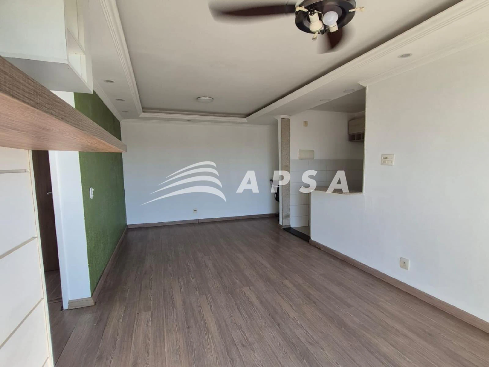 Apartamento de 2 quartos com piso de madeira ou laminado — photo 5