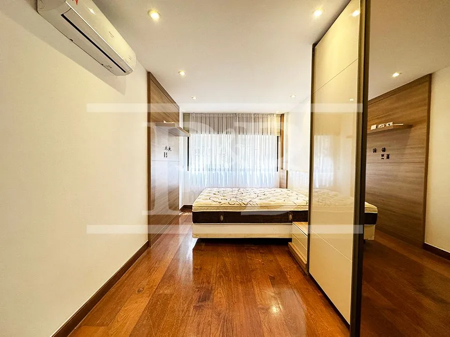 3-bedroom apartment with 230 m² and glassed-in balcony — photo 5
