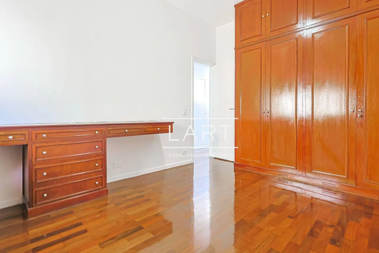 4-bedroom apartment with balcony and 227 m² — photo 10