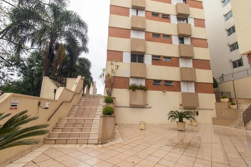 3-bedroom apartment with a home office in Curitiba — photo 39