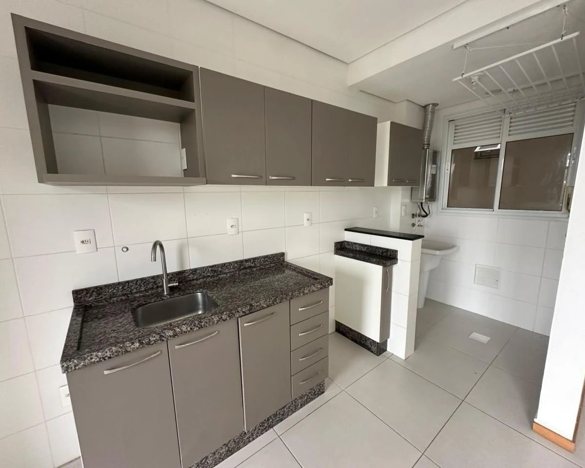 Балкон с грилем и 2 спальни: квартира 71 м² — photo 9