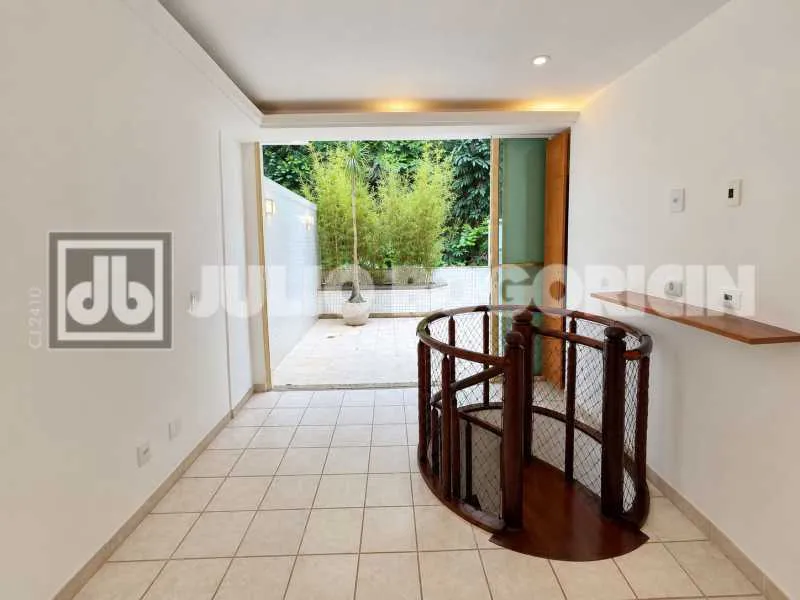 3-bedroom apartment with a park view in Rio de Janeiro — photo 25