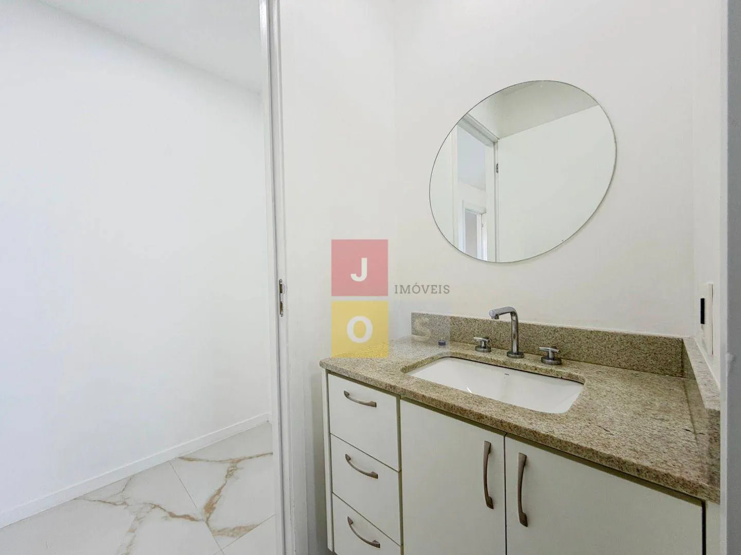 80 m² apartment with 2 bedrooms and a glass balcony — photo 47