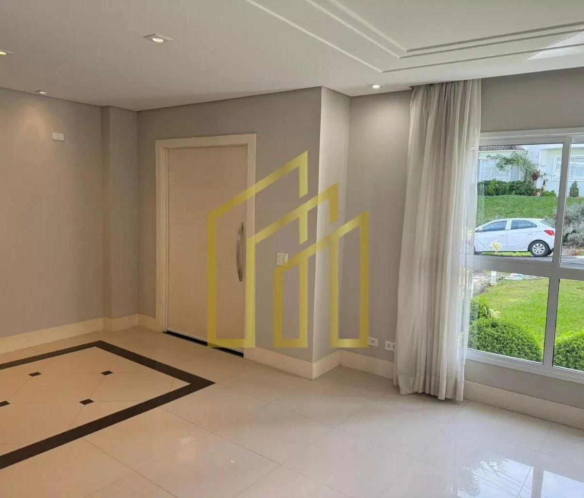 4-bedroom house with separate kitchen and 4 parking spots