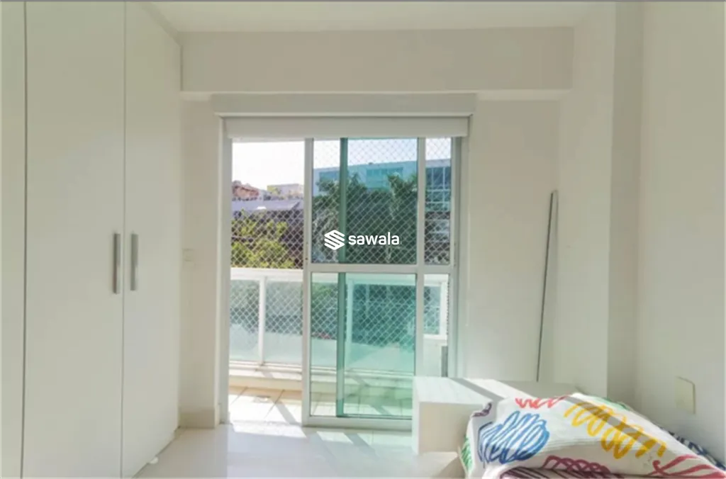 Apartment with 2 bedrooms and enclosed glass balcony — photo 14