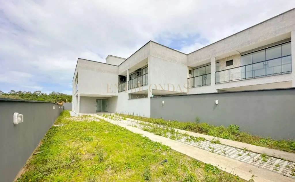 3-bedroom house with a mountain view in Florianópolis — photo 32