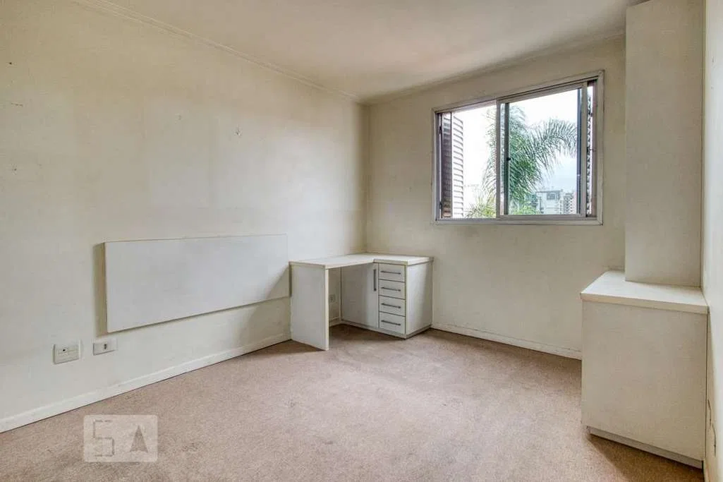 Home office in a 3-bedroom apartment, 170 m² — photo 9