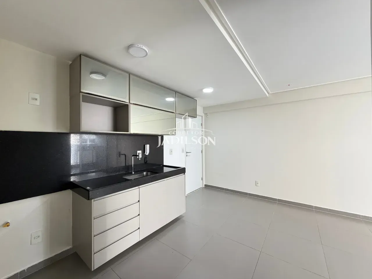 2-bedroom apartment in a building with a gym — photo 2