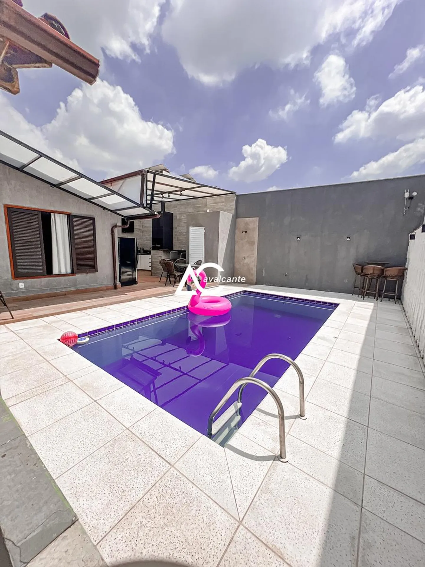 Casa mobiliada, 360 m², com espaço de home office