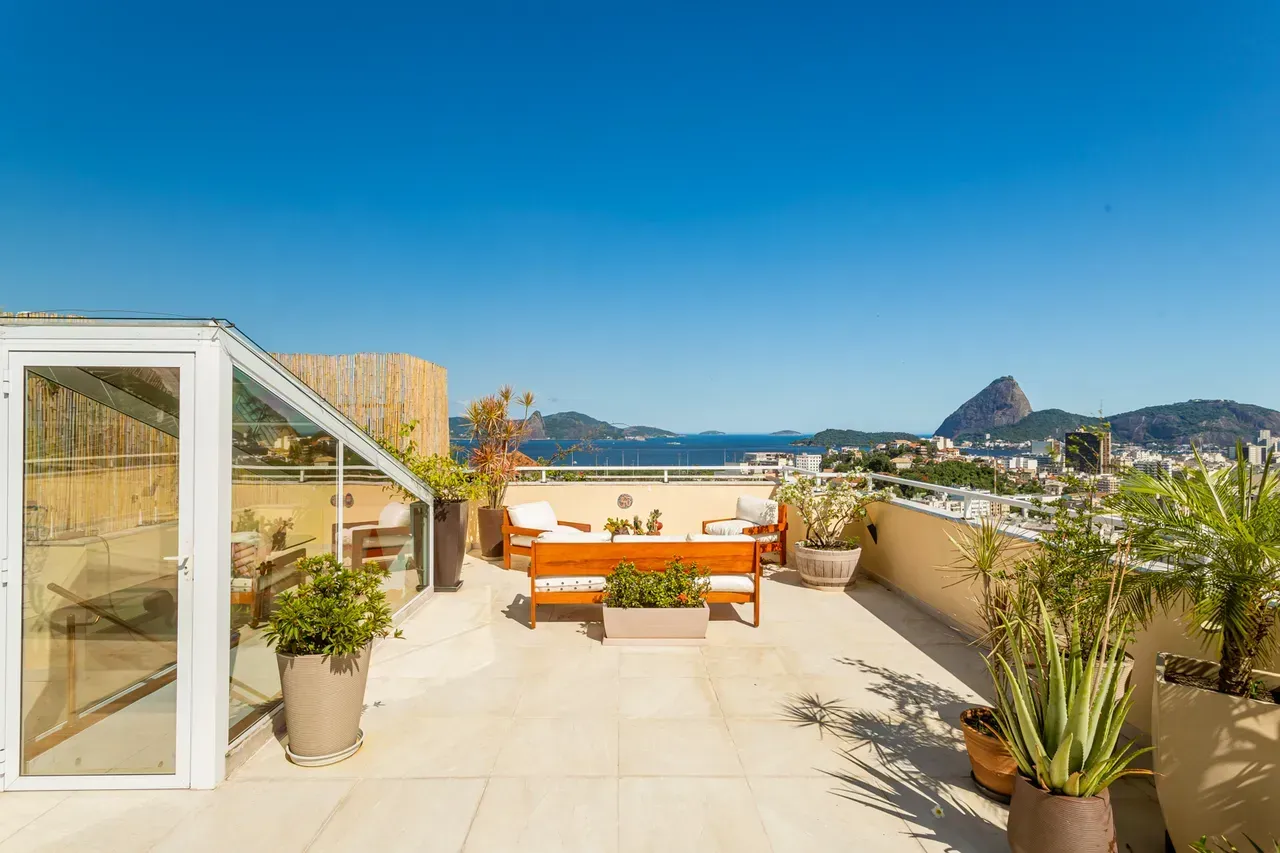 Penthouse with 1 bedroom, terrace and water views