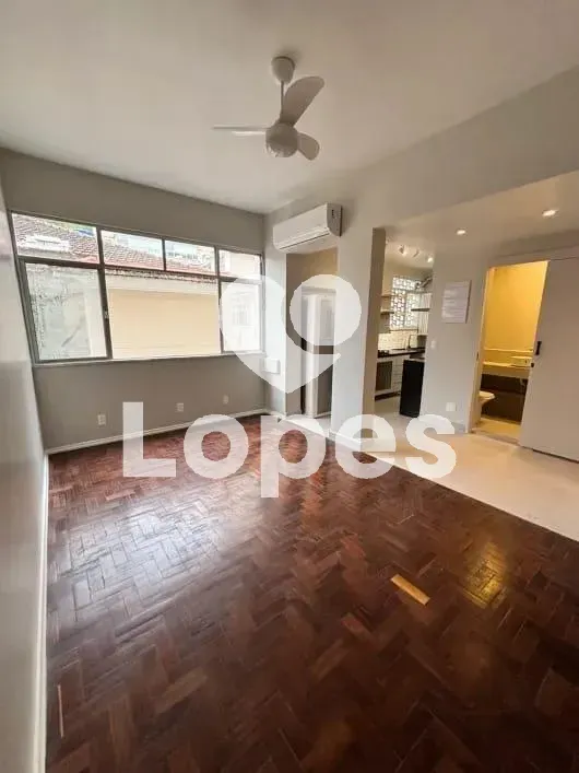 2-bedroom apartment with 1 suite and separate kitchen — photo 5