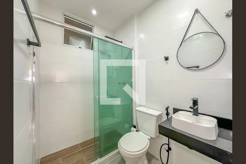 One-bedroom apartment with wood or laminate floors — photo 9