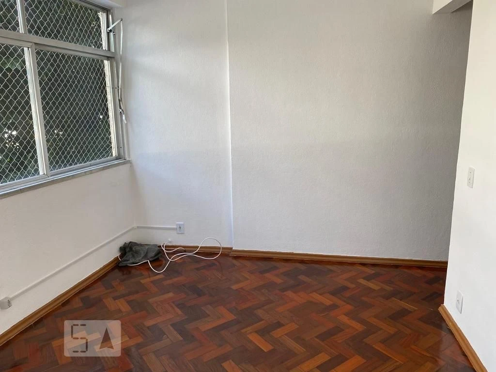 Wood or laminate floors in a 2-bedroom apartment, 78 m² — photo 7