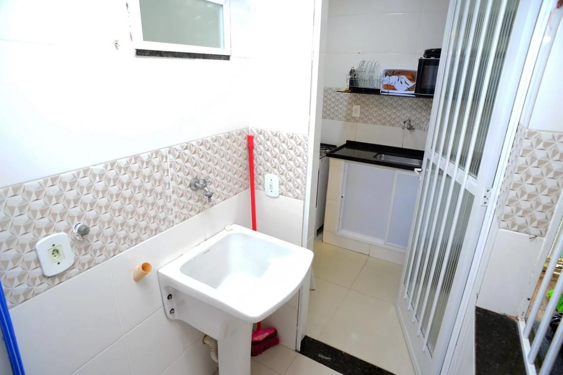 Furnished 2-bedroom apartment with a compact gas kitchen — photo 11