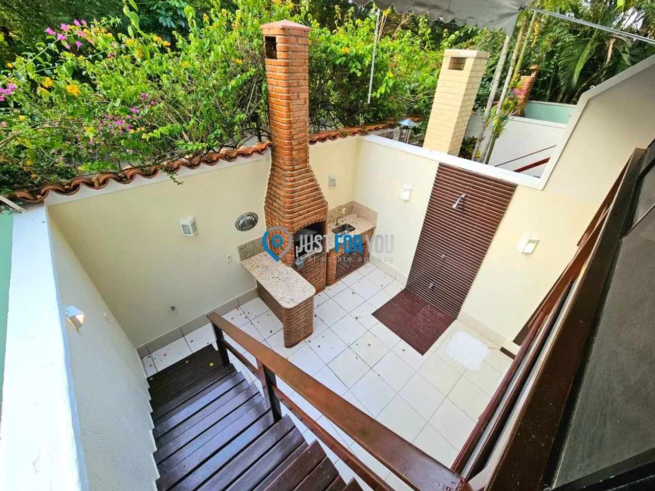 Furnished house with 4 bedrooms and 5 bathrooms — photo 8