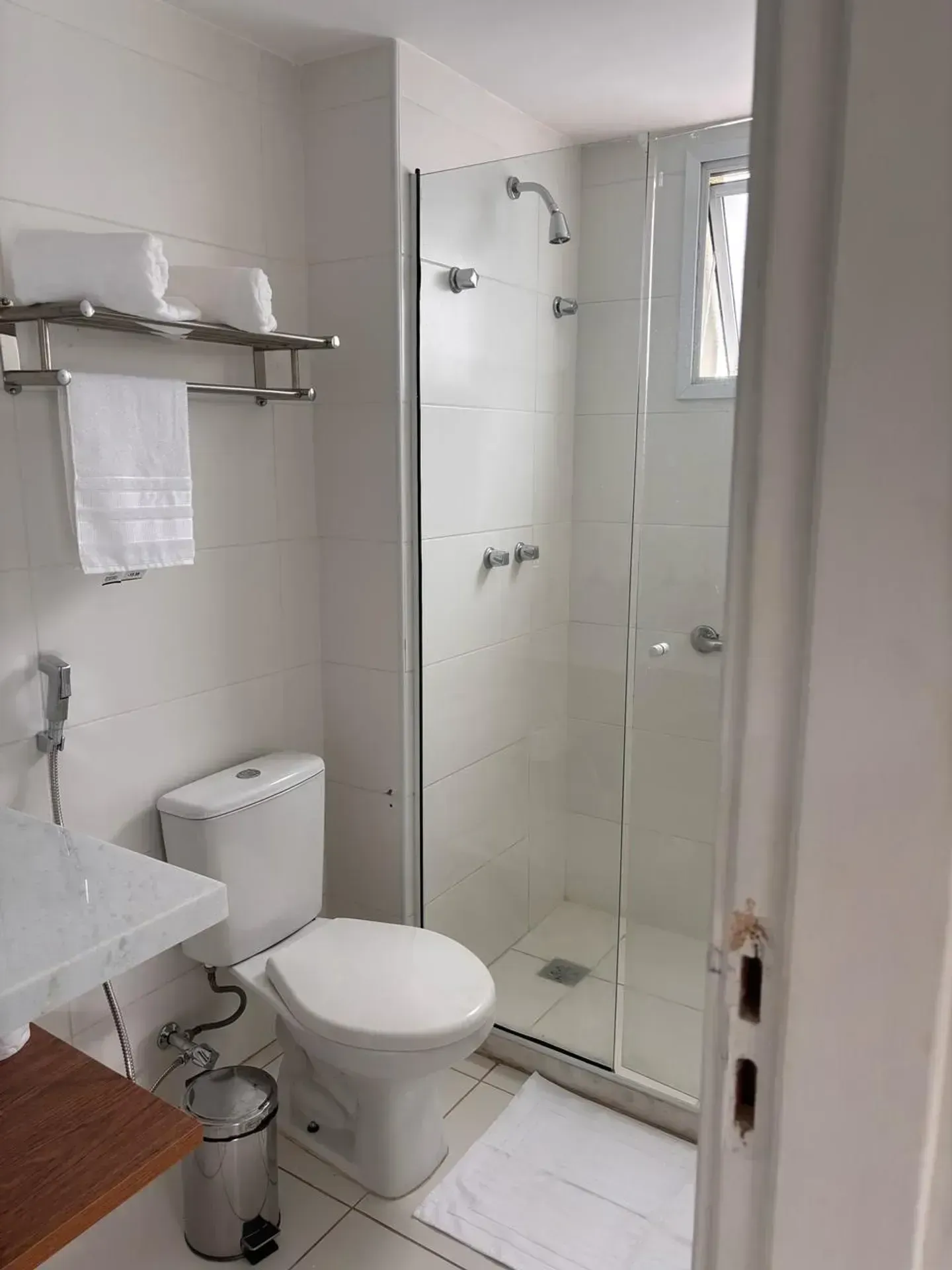 Apartamento com 2 quartos e varanda fechada de vidro — photo 20
