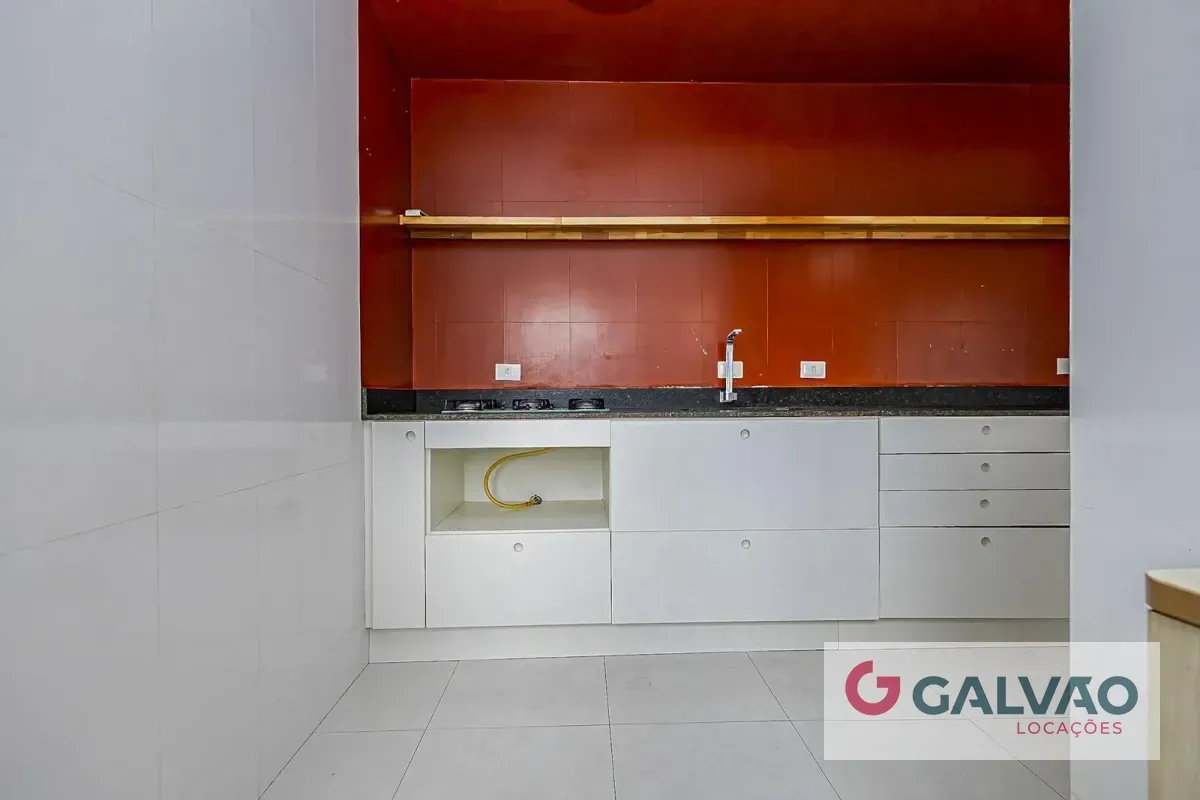 Wood or laminate floors in a one-bedroom apartment, 47 m² — photo 14
