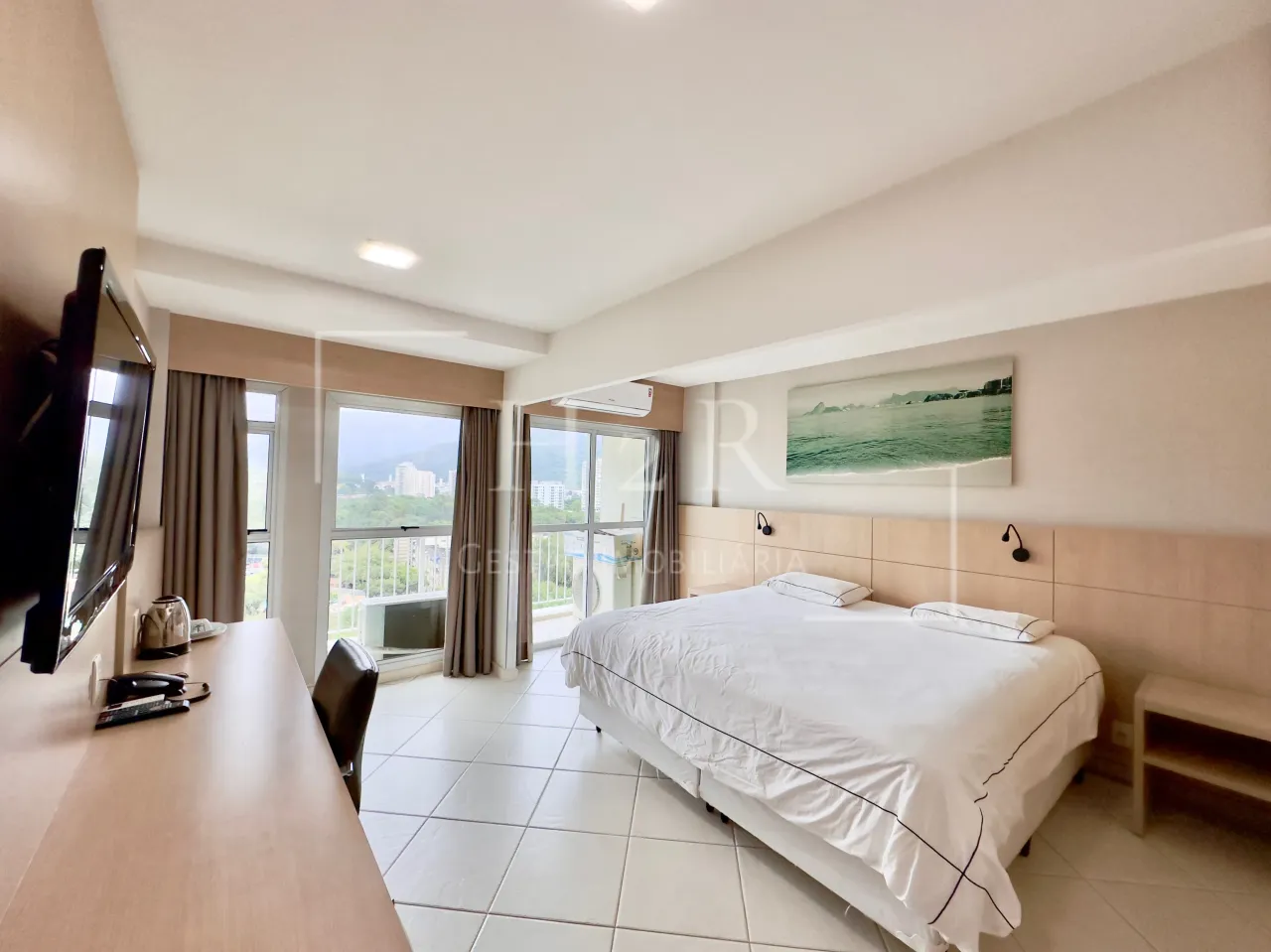 Unfurnished 1-bedroom apartment with glass shower — photo 3