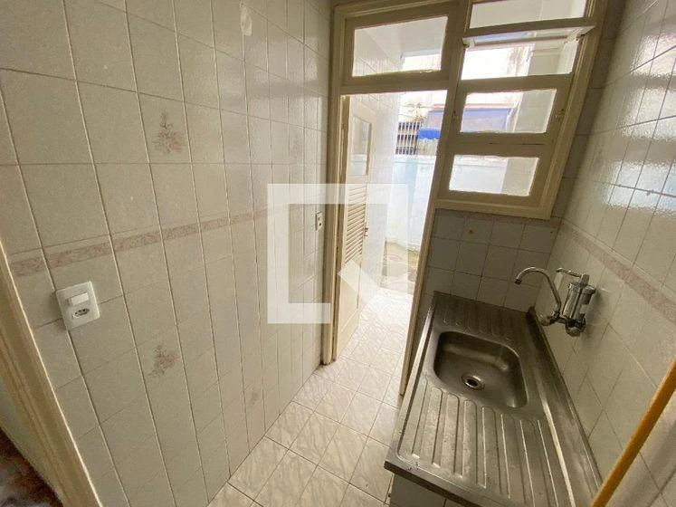 Wood or laminate floors in a one-bedroom apartment, 50 m² — photo 15