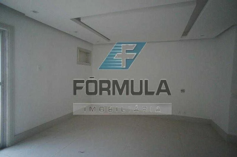 4-bedroom house with a bathtub — photo 3
