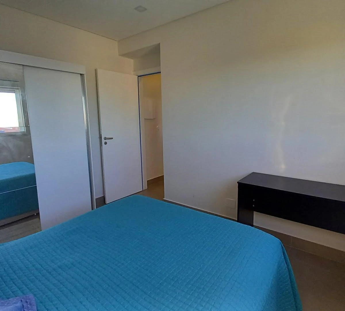 One-bedroom apartment with a water view in Florianópolis — photo 17