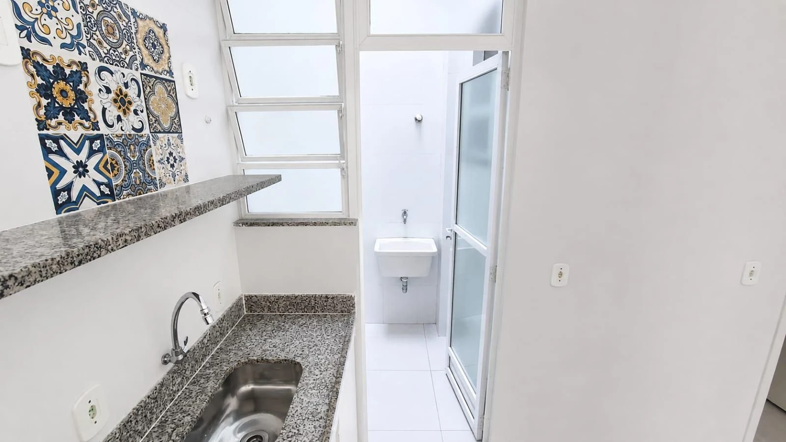 Studio con cocina en plano abierto y 1 baño — photo 8