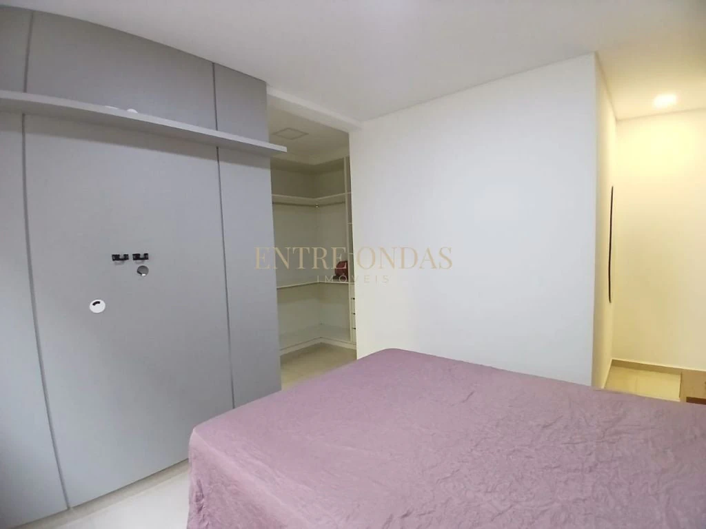 92 m² apartment with a home office and a walk-in closet — photo 10