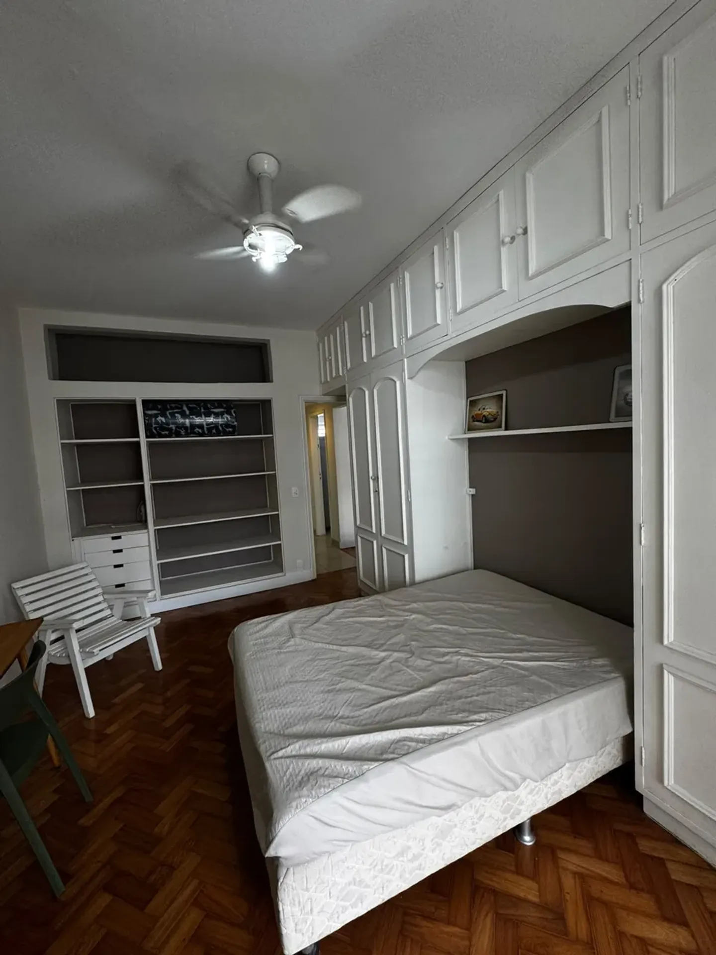 3-bedroom apartment with a washing machine