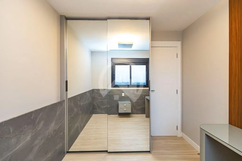 2-bedroom apartment with open-plan kitchen and parking — photo 11