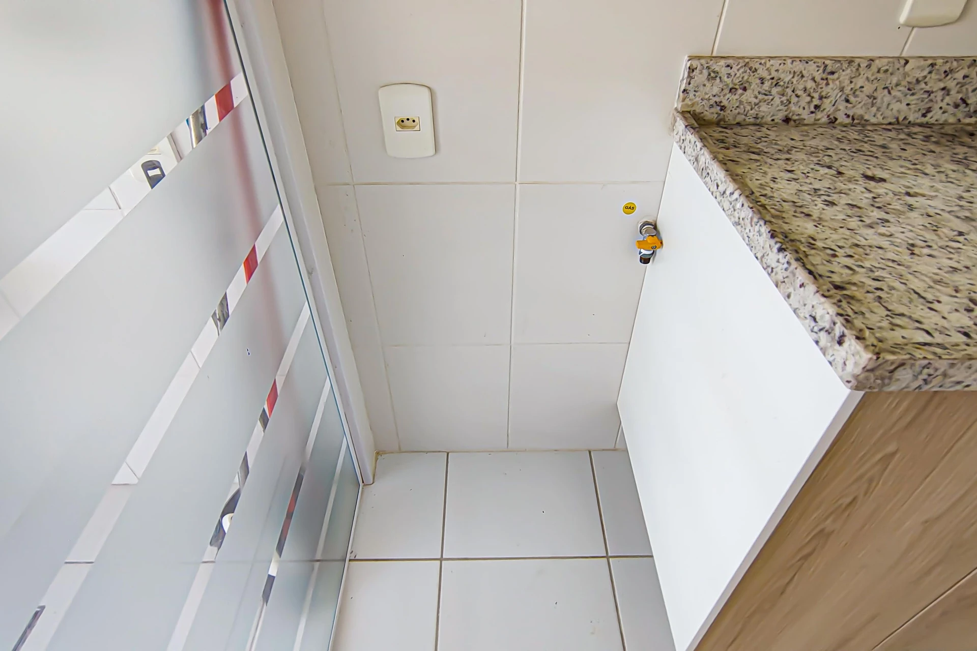 Unfurnished 2-bedroom apartment with en-suite bathrooms — photo 36