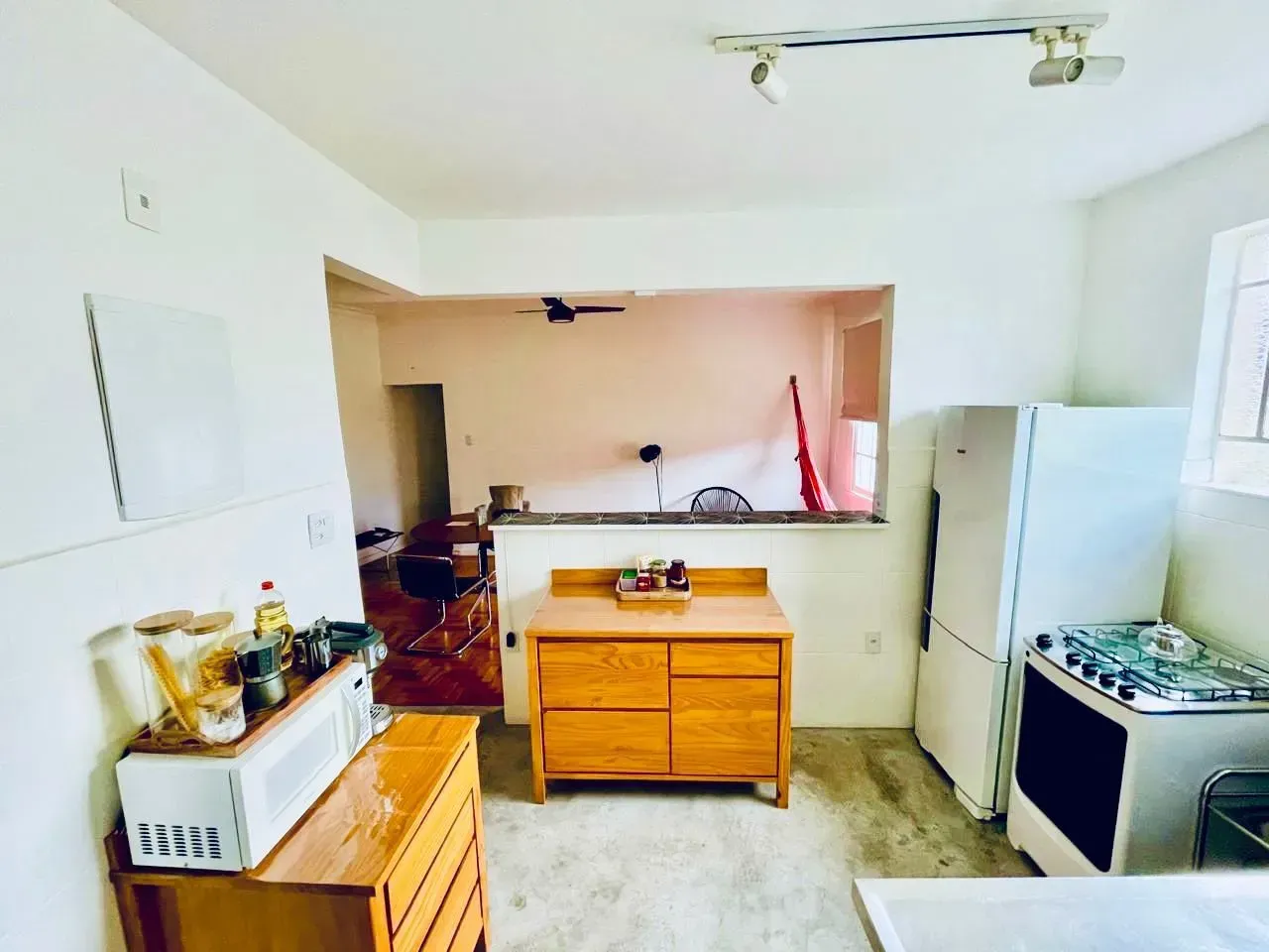 Apartamento amueblado con 2 dormitorios y cocina abierta — photo 4