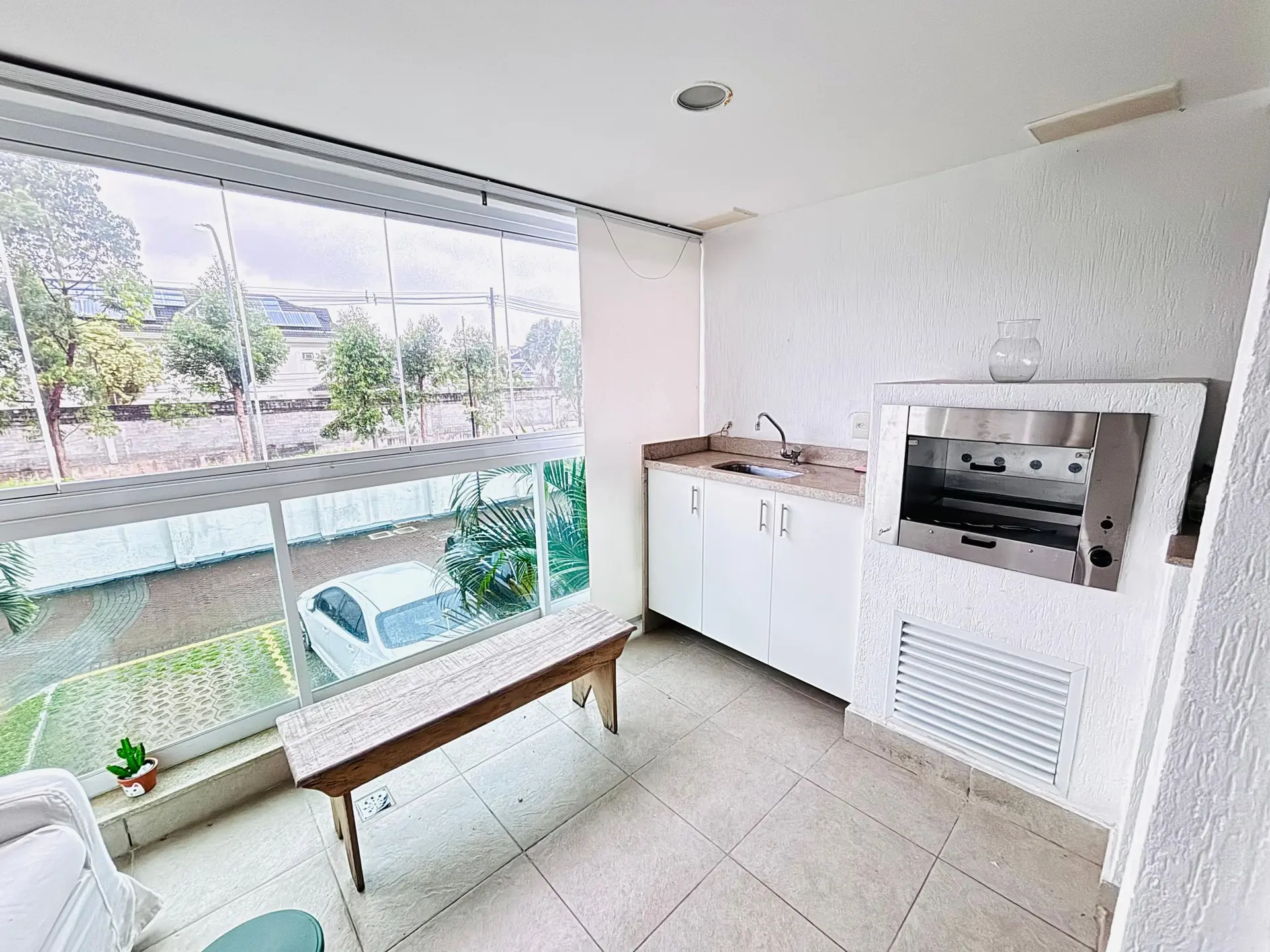 Furnished 2-bedroom apartment with separate kitchen — photo 9