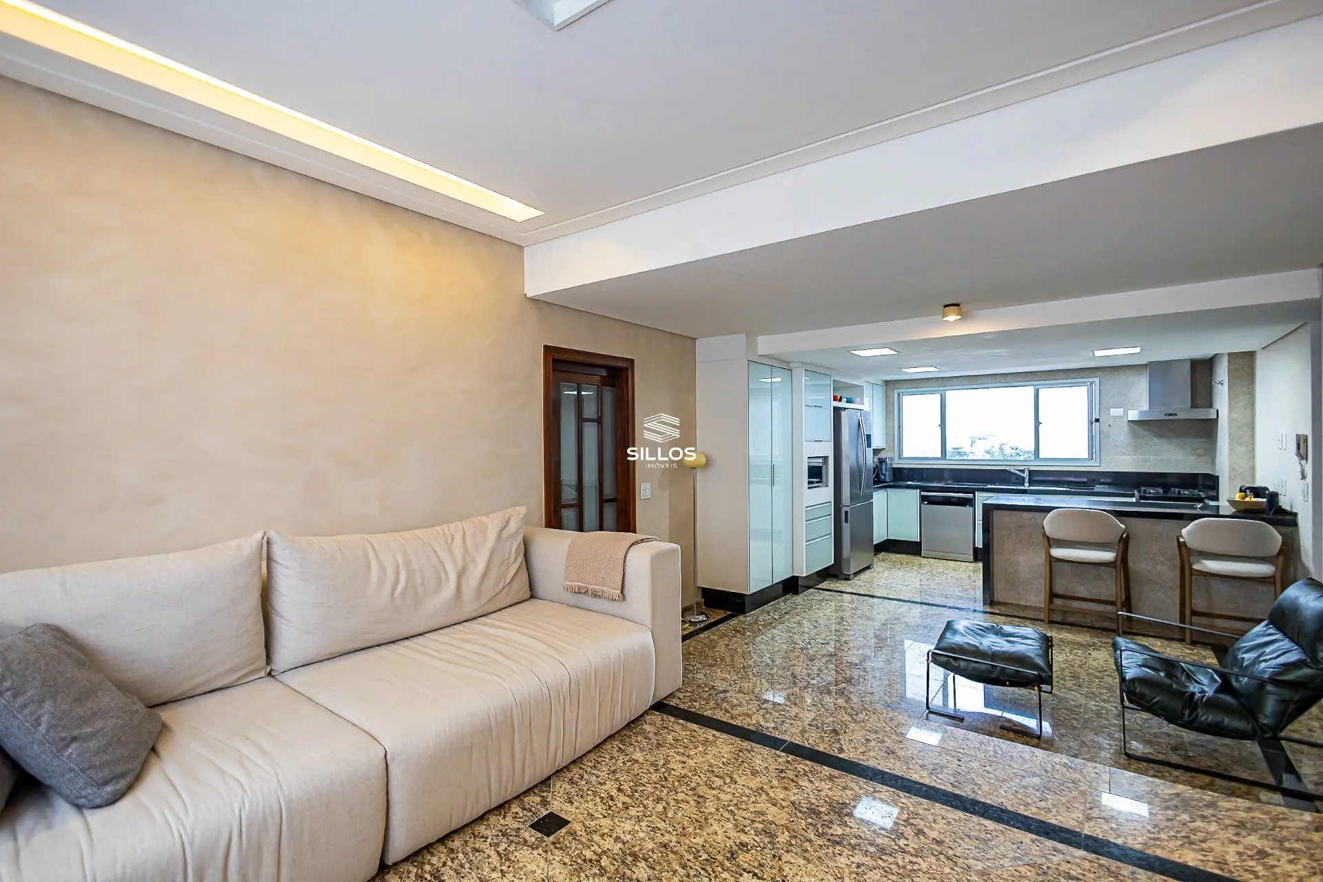 Apartamento de 241 m² con 4 dormitorios y cocina abierta — photo 2