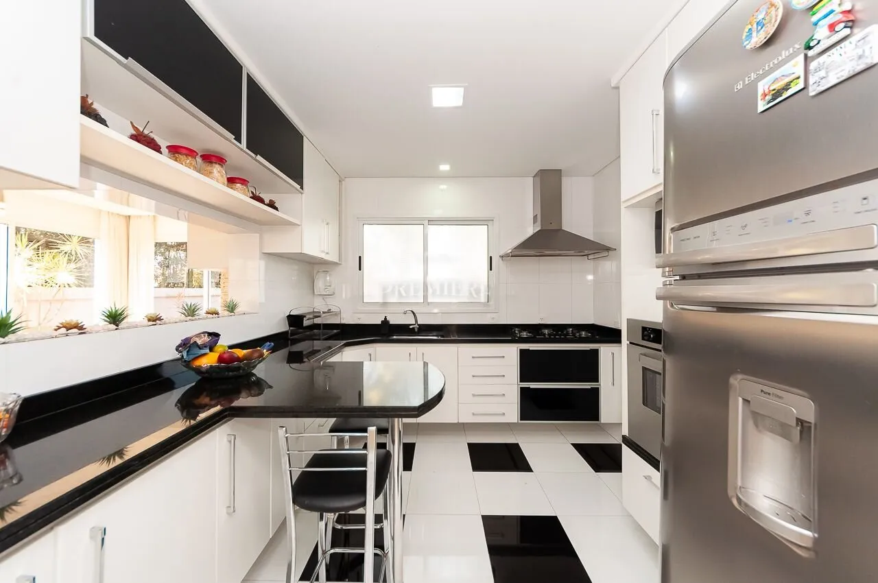 Furnished 270 m² house with 4 bedrooms and open kitchen — photo 20
