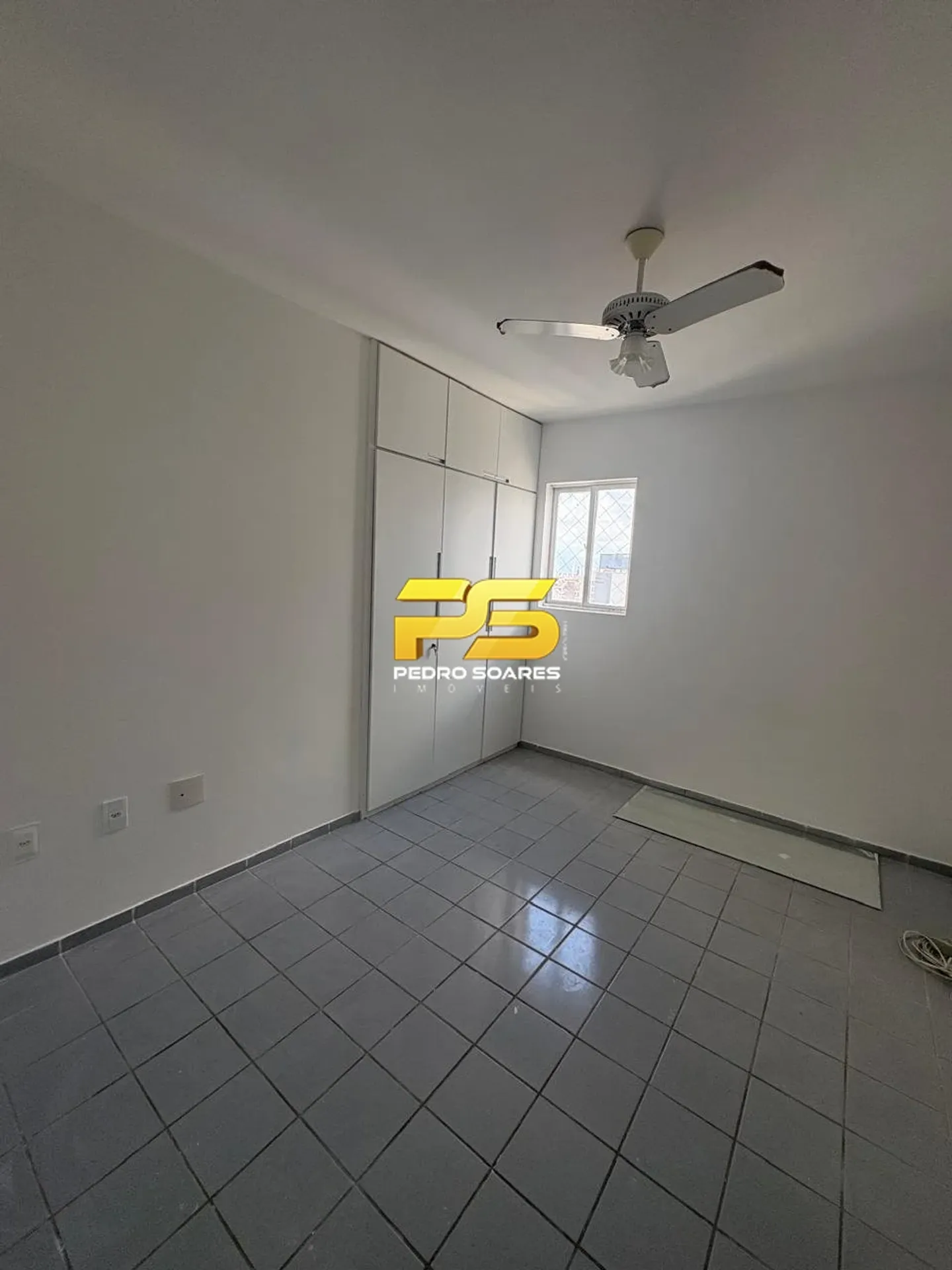 3-bedroom apartment in a building with a gym — photo 4