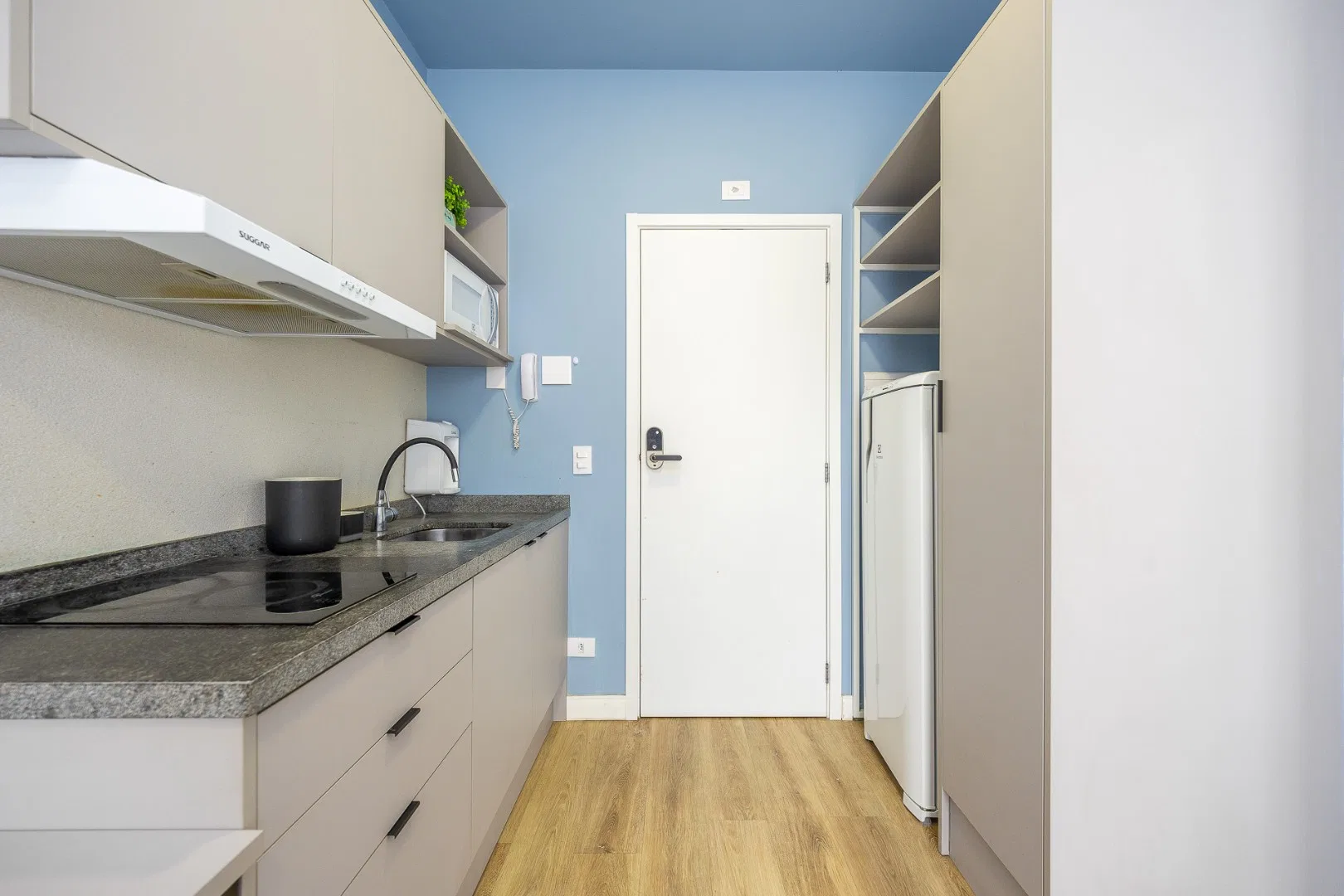 27 m² studio with a washing machine and a home office — photo 11