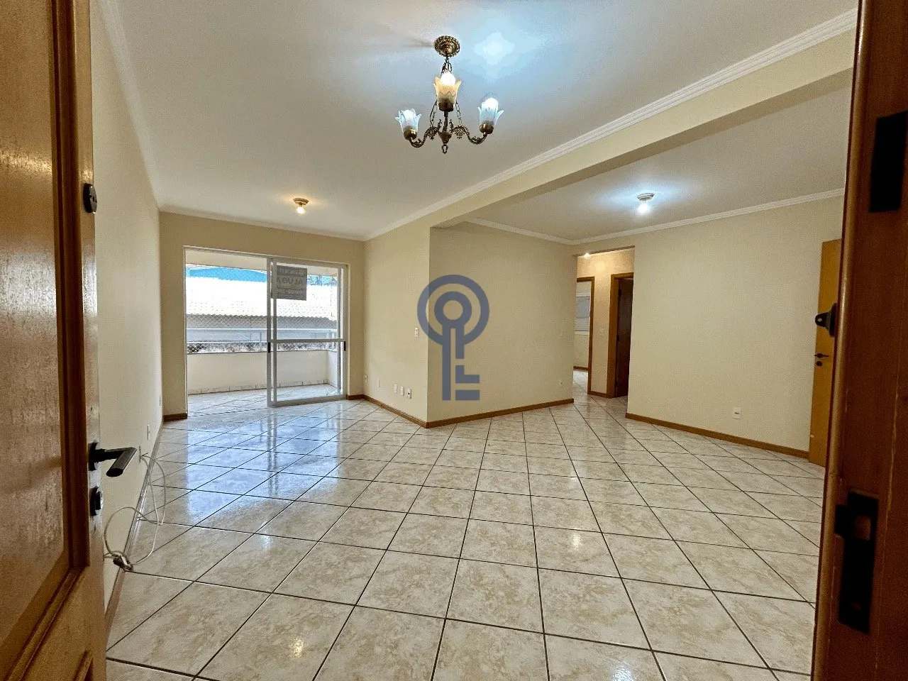 3-bedroom apartment with balcony, 1 en-suite and parking on 2nd