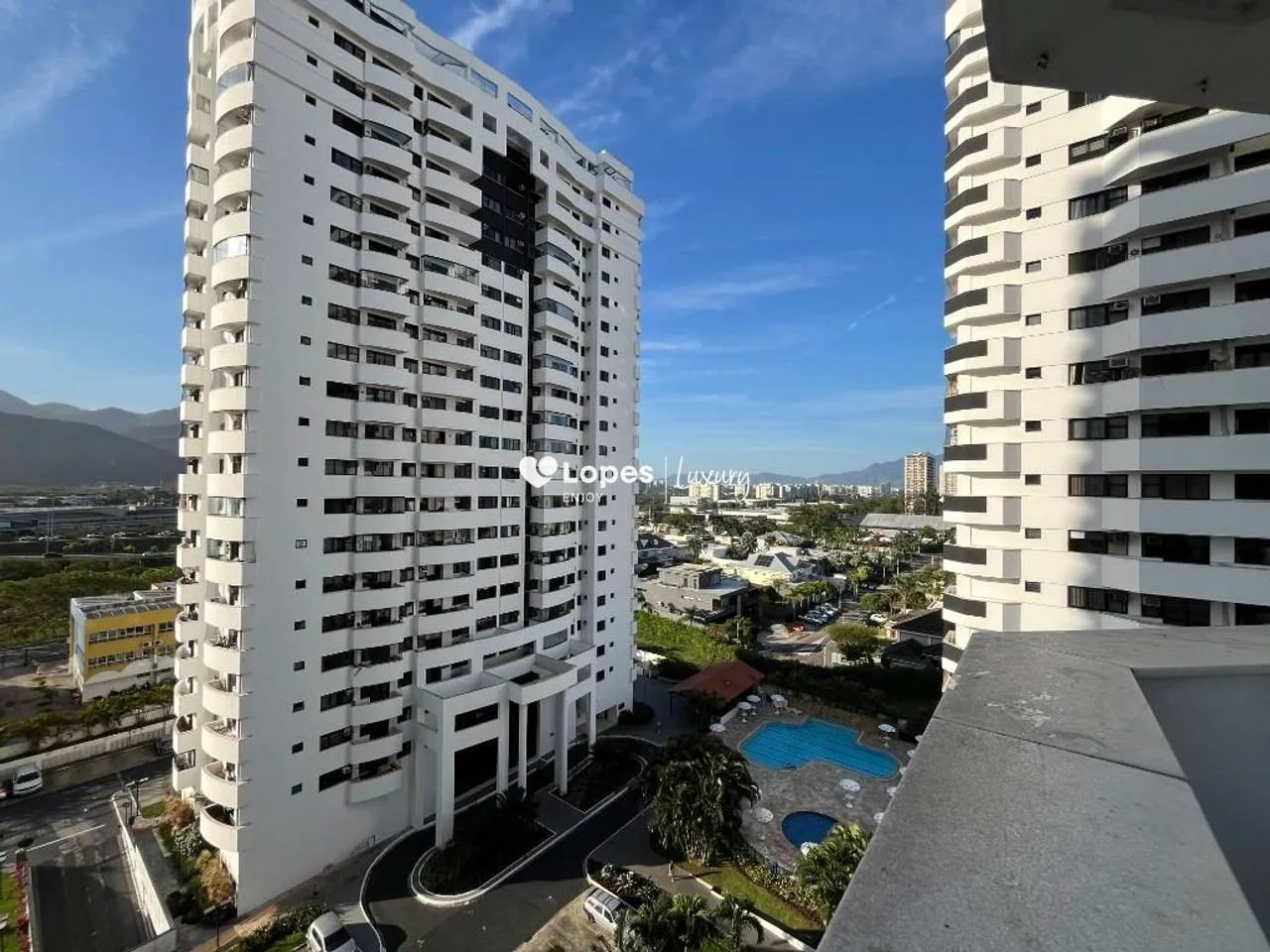 Rental apartment with 3 bedrooms, balcony and 3 bathrooms — photo 10