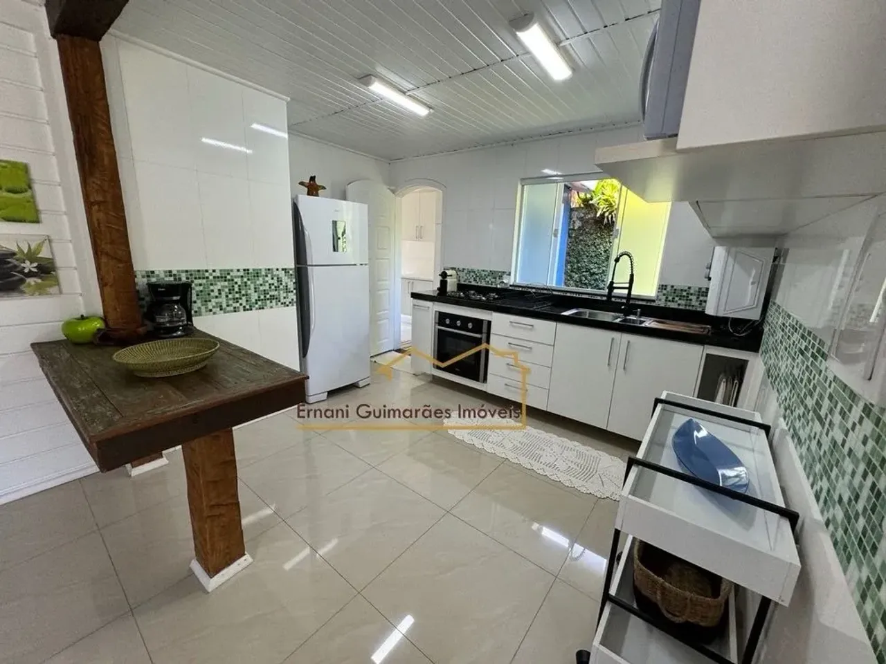 Casa térrea mobiliada com 4 dormitórios e 4 banheiros — photo 4