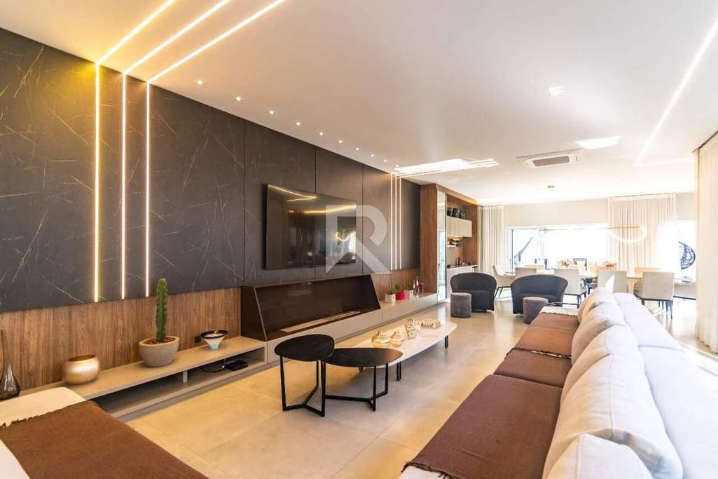 4 en-suite bedroom house, 515 m², 3 parking spots and garden — photo 3