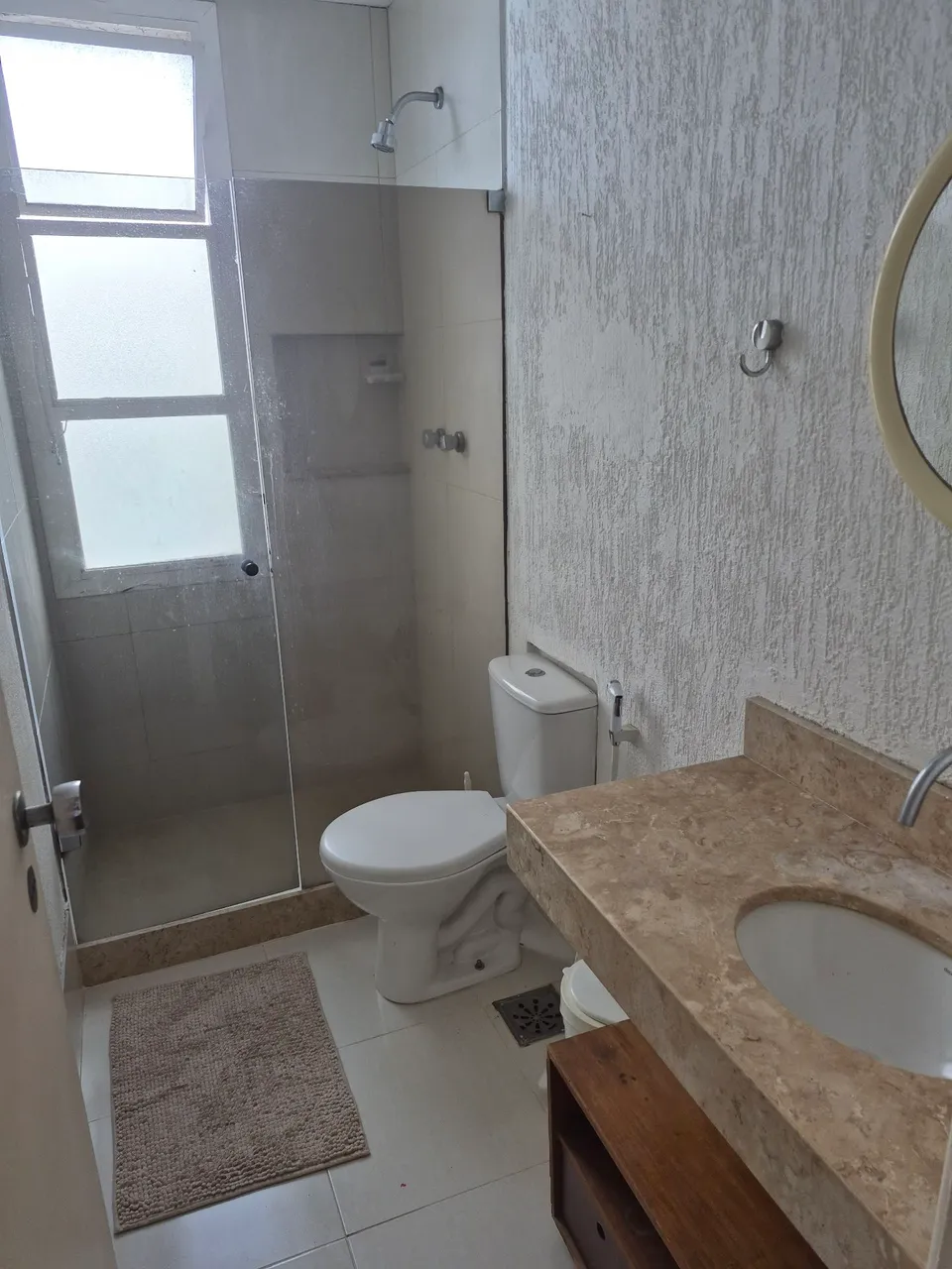 One-bedroom apartment in a building with a gym — photo 8